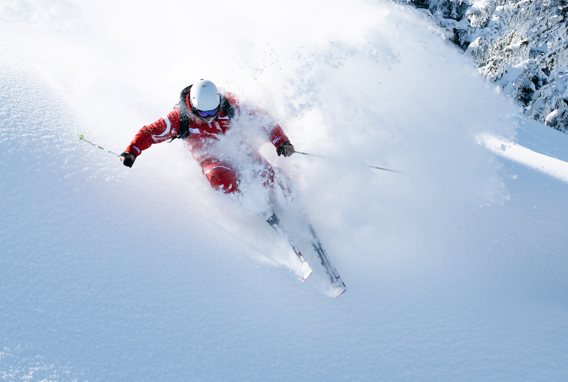 Skifahrer im Tiefschnee Skifahrer im Tiefschnee